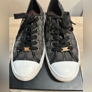 Coach Empire logo tennis Shoe. Size 9.